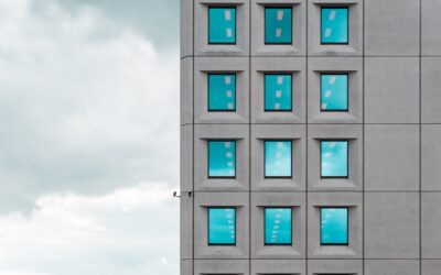 Dlaczego warto położyć płyty betonowe na elewacji?