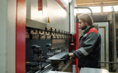 Najważniejsze maszyny w zakładach przemysłowych – bez czego nie ruszy produkcja?