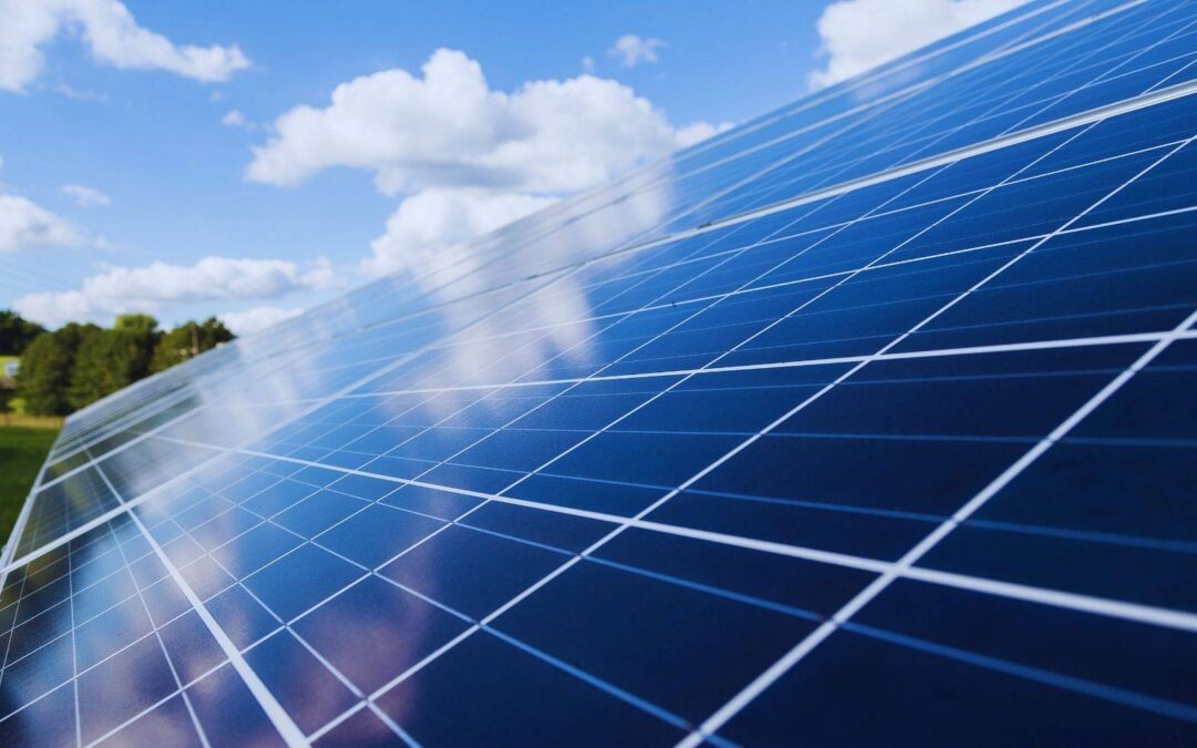 Fotowoltaika dla firm – jak obniżyć koszty energii w przedsiębiorstwie?