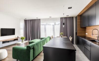 Salon z kuchnią. Jak połączyć dwie strefy w spójnym wnętrzu?